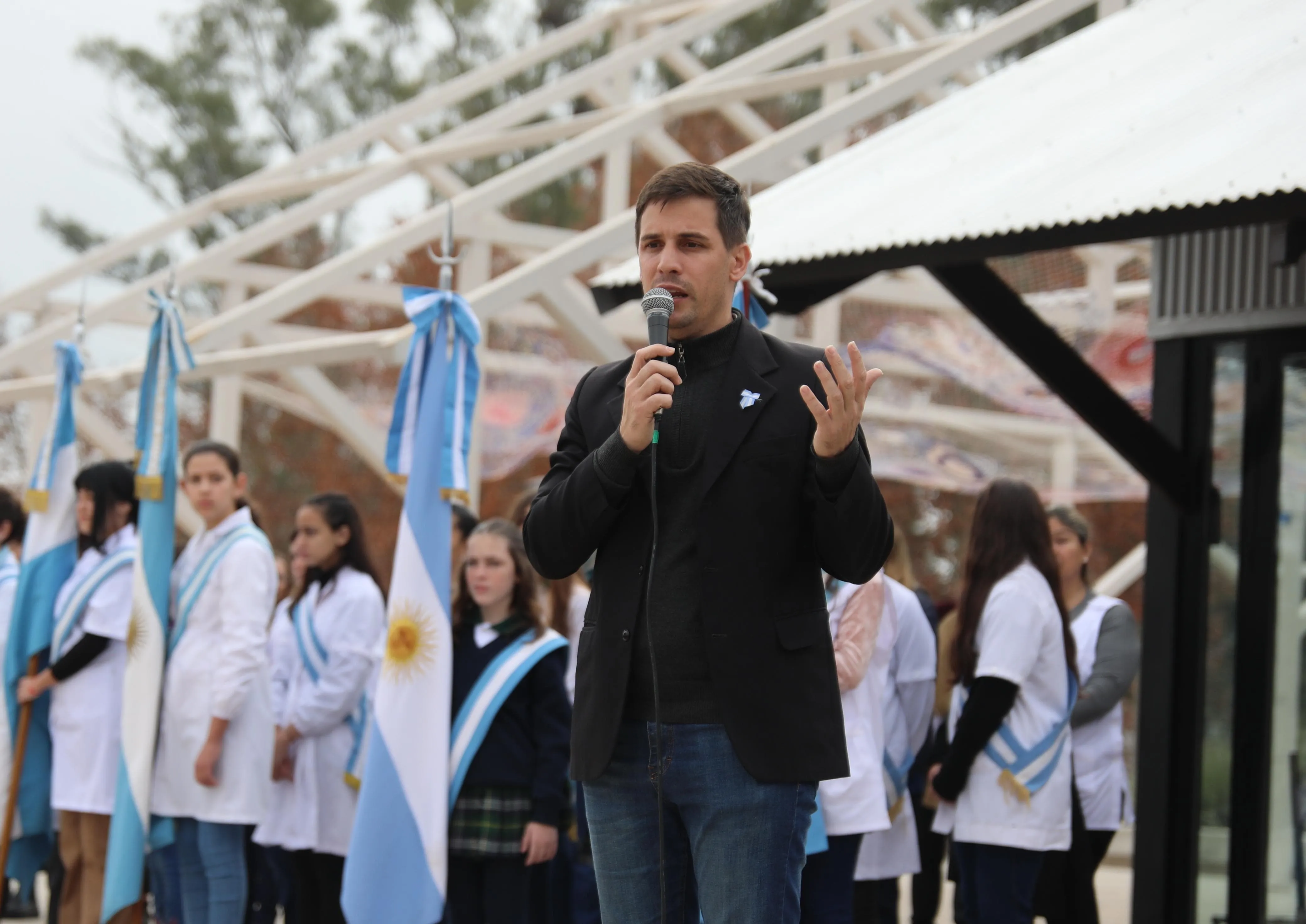 El Intendente encabezó el acto de promesa de lealtad a la Bandera Nacional