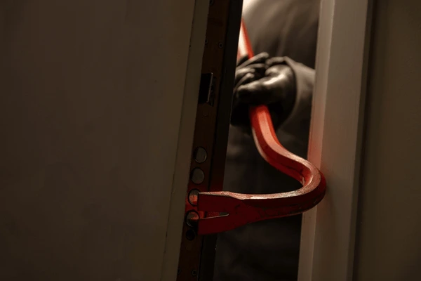 burglar-breaking-house-aluminum-door-600nw-2037053192