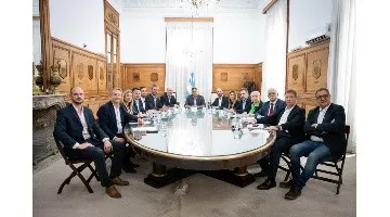 mesa_parlamentaria_1.jpeg_689937239