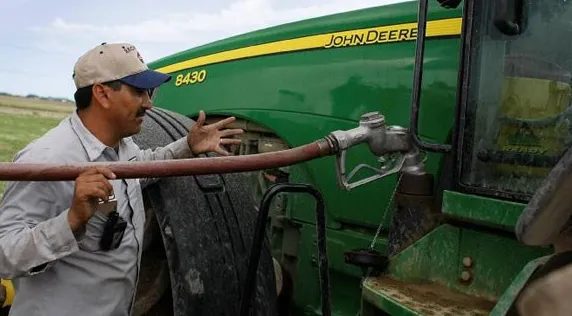 combustible-tractor-1006