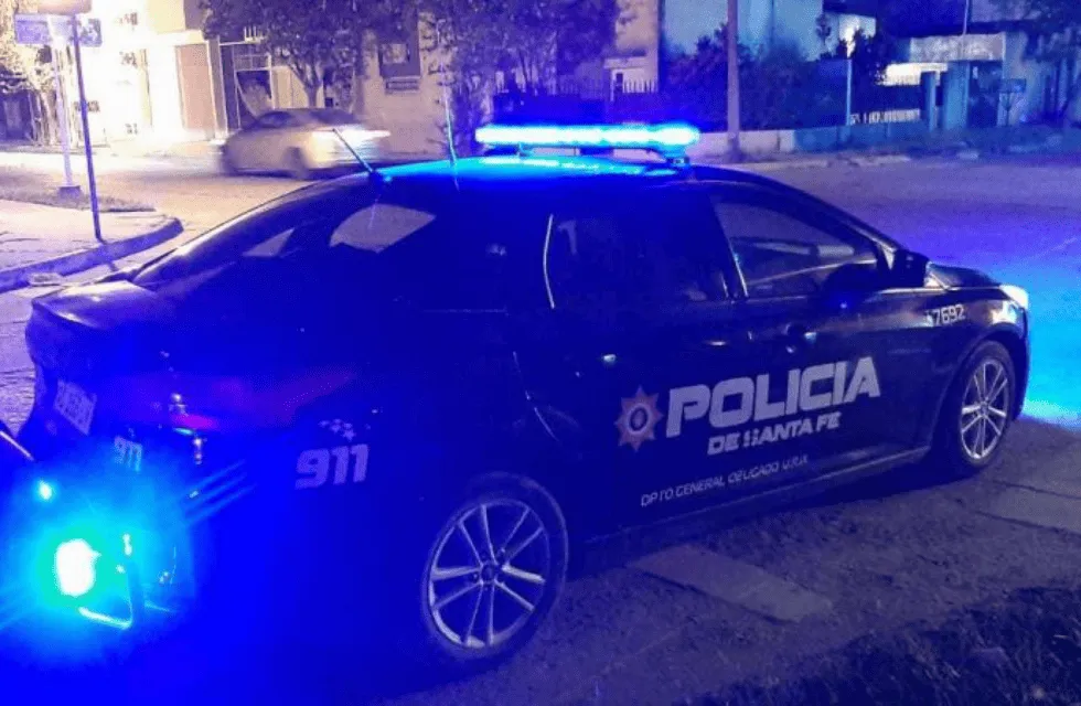 movil-policial-nocturno-noche-r342kh4fve81kz3ezx86d7guw6z4cm54hc52j1n85c