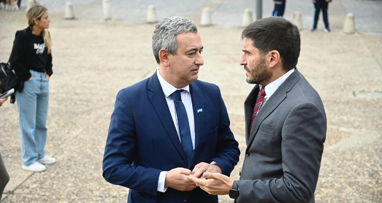 Y48DJ606__1300x655__2