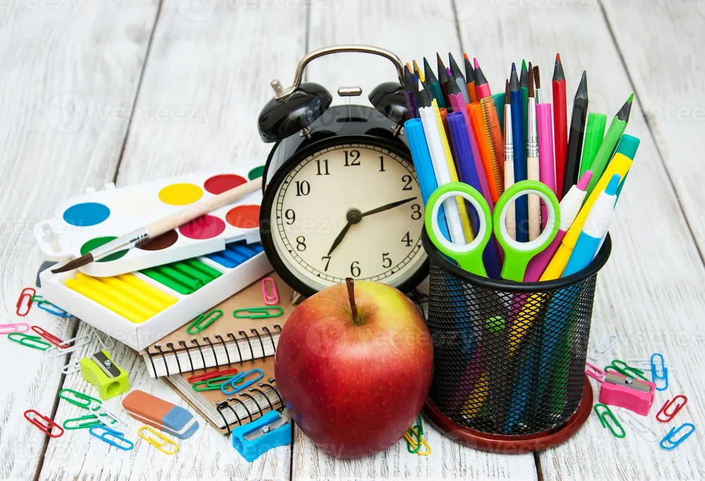 school-supplies-on-a-table-photo