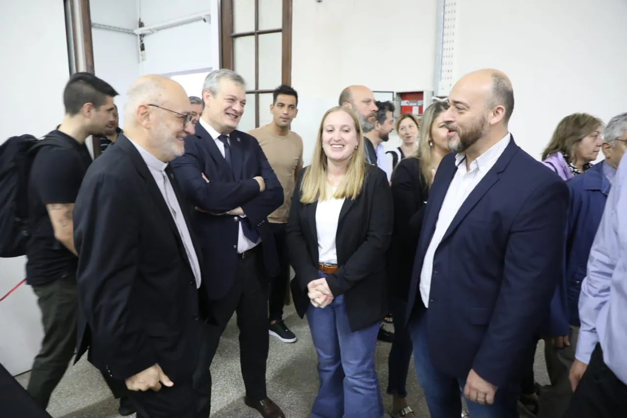 196abc53-fc75-4111-9c46-54b08d18bdf8