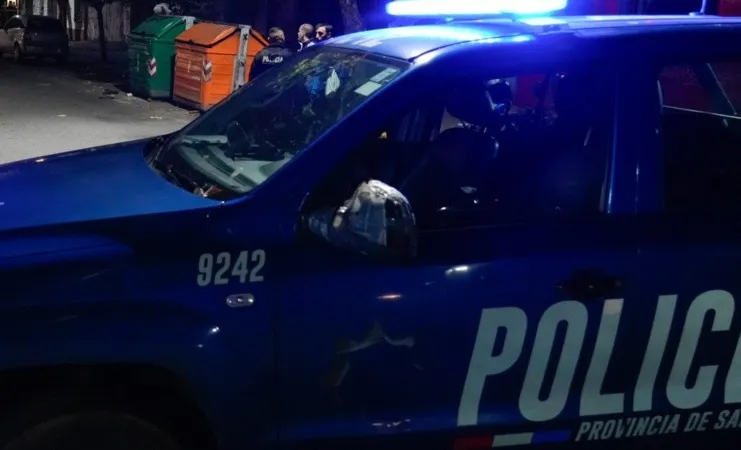 policia_noche.jpg_1756841869