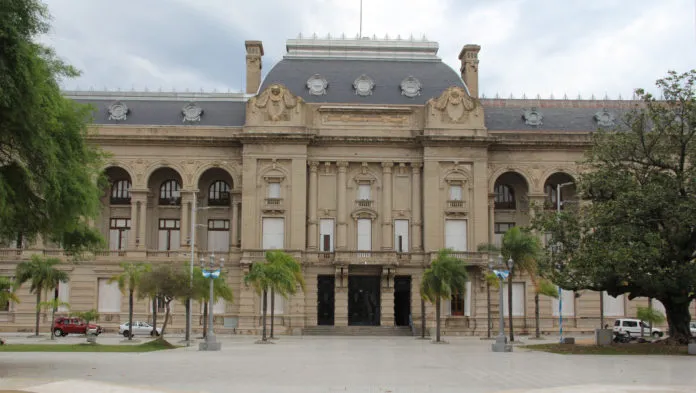 Casa_de_gobierno_de_la_provincia_de_Santa_Fe-696x393