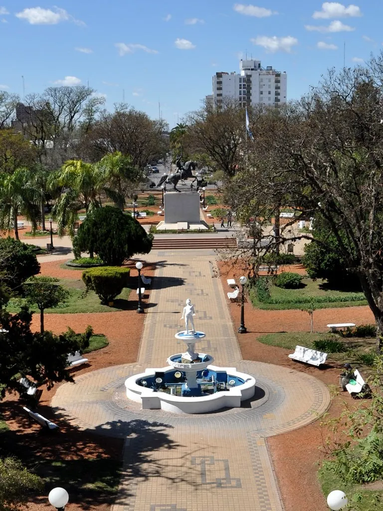 multimedia.normal.9e1c3c0bb70c16b5.706c617a612d32352d64652d6d61796f2d72616661656c615f6e6f726d616c2e6a706567