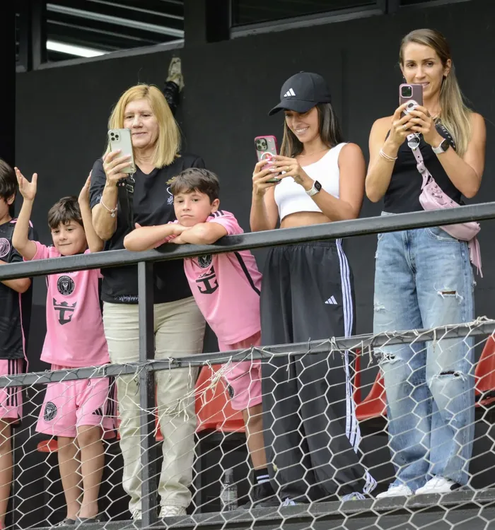 familia-messi-antonella-thiago-hijos-1433x1536