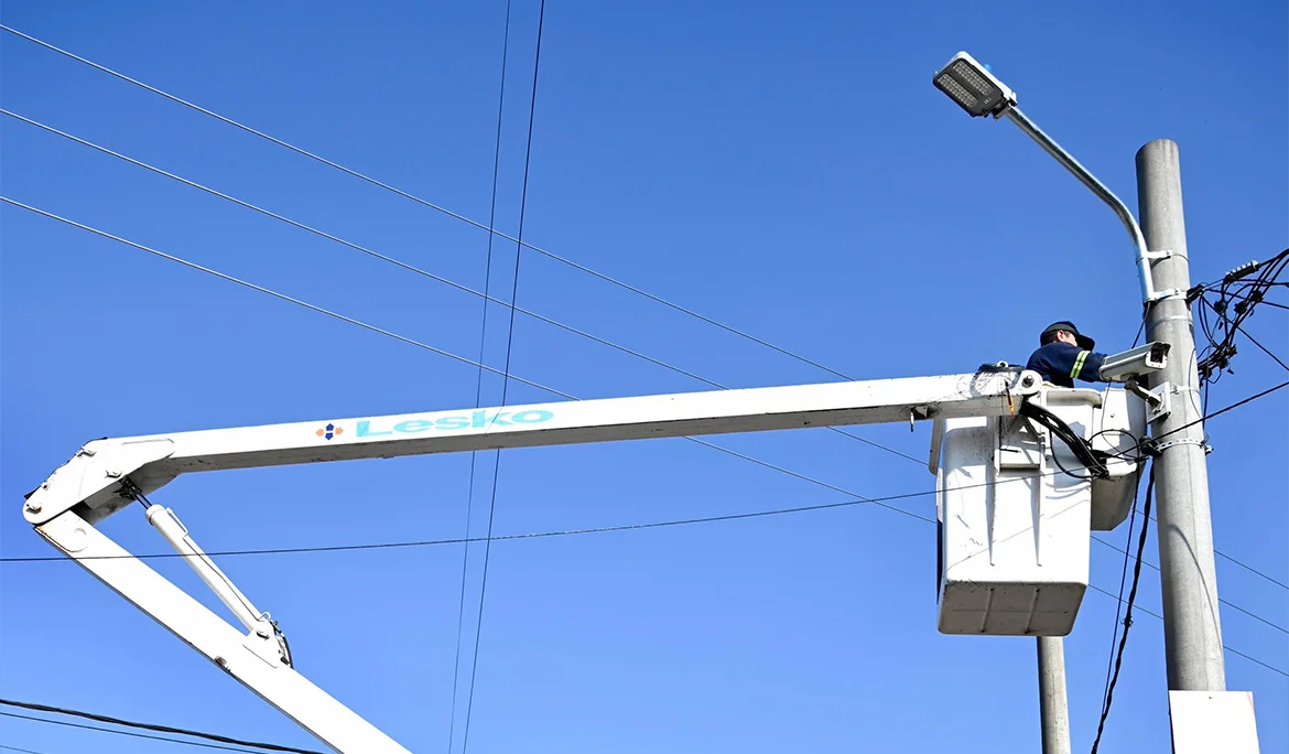 SE-AVANZA-CON-EL-RECAMBIO-DE-LUCES-LED-EN-CALLES-Y-AVENIDAS-DEL-DISTRITO