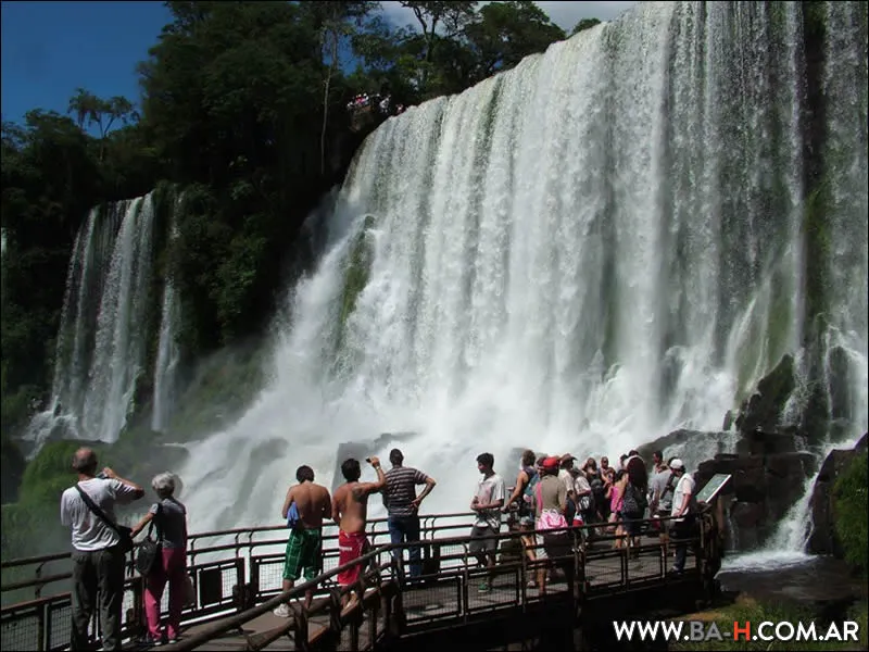 turismo-cataratas-iguazu-argentina_2