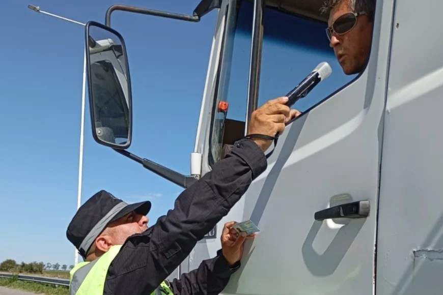 Ou6WqLn3Z_870x580__1