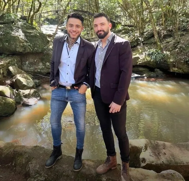 alejando_y_julian_siguen_casados.jpeg_2004285042