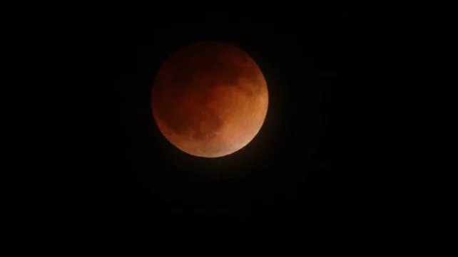 2022-11-06-eclipse-lunajpg